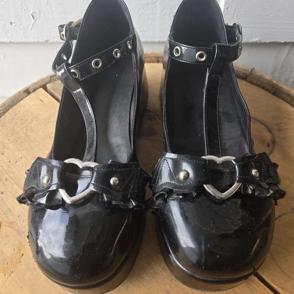 Glossy Black Platform Shoes - Picture 3 of 9